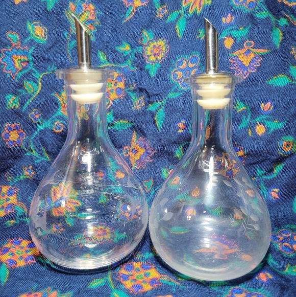 Etched Glass Oil & Vinegar‎ Cruet Set With Metal Spout Stopper Grapes & Olives - Picture 2 of 10